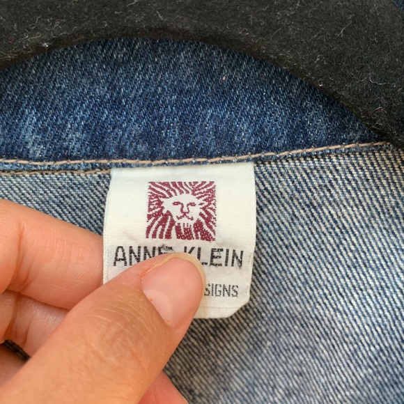 Anne Klein VINTAGE Denim vest. World traveler patches and fringe size large - Picture 3 of 17